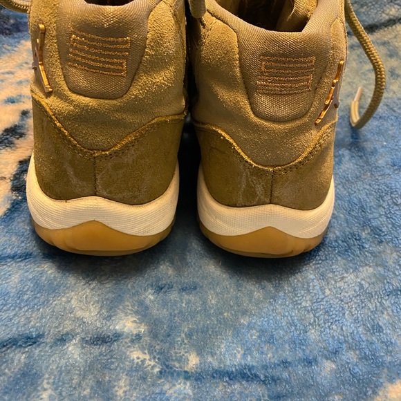 Youth size Jordan ( no box) - Picture 2 of 5